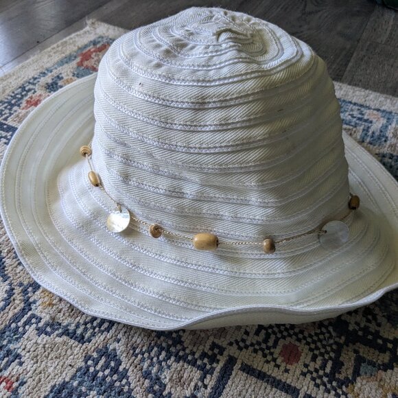 White sunhat with beads - Picture 1 of 5
